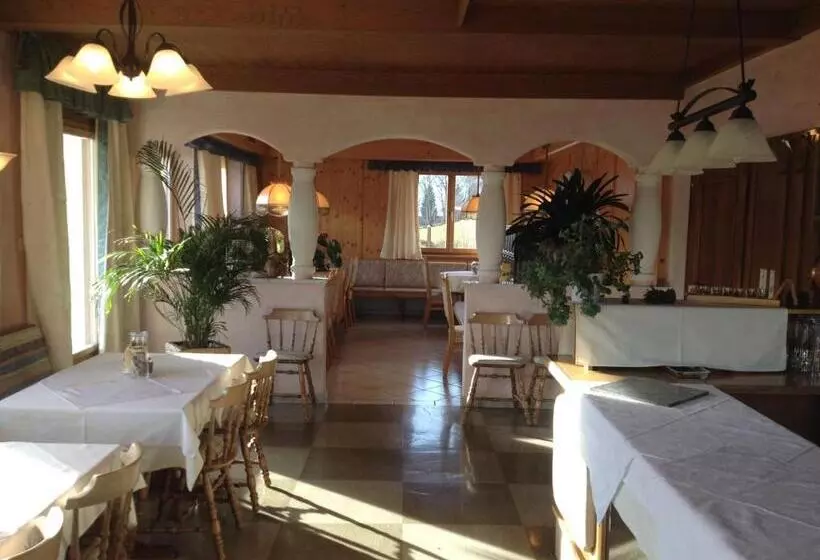 ベッドアンドブレックファースト Pension Schlossberg