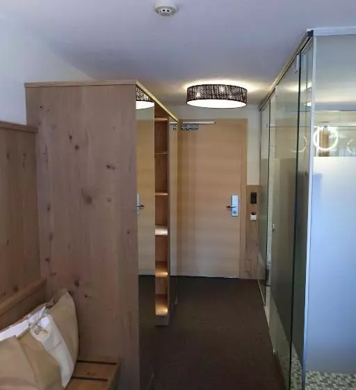 Отель Arzlerhof