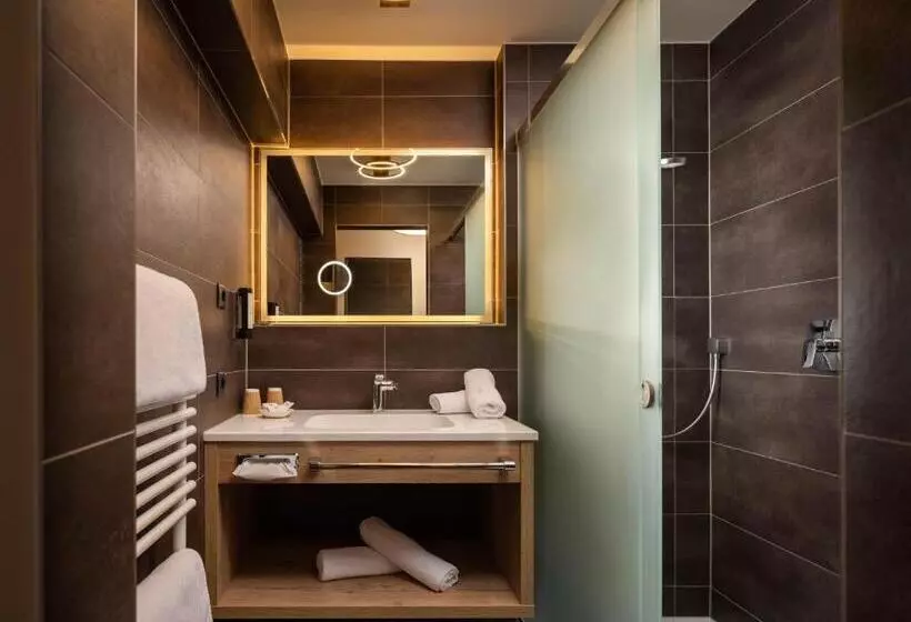 Отель Arzlerhof