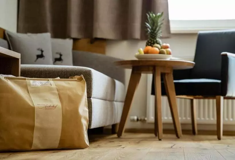 Отель Arzlerhof