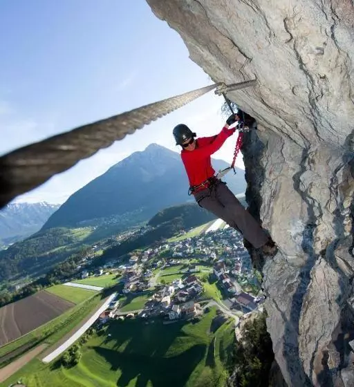 Отель Arzlerhof