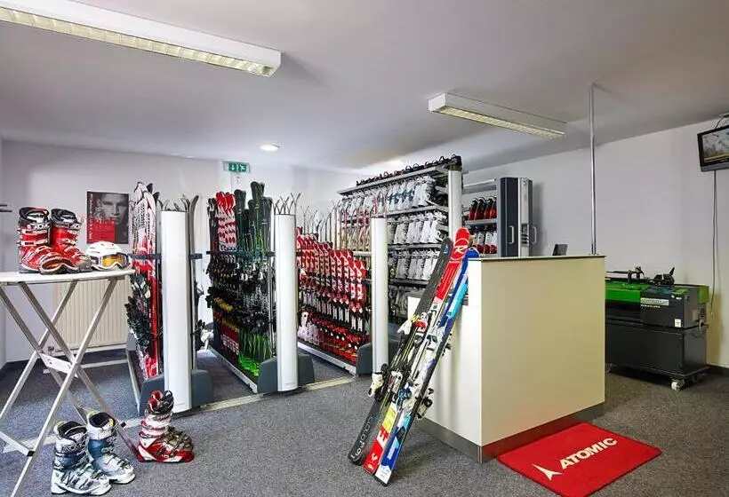 Отель Arzlerhof