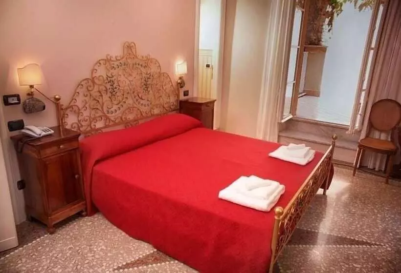 هتل Domus Real Cardello