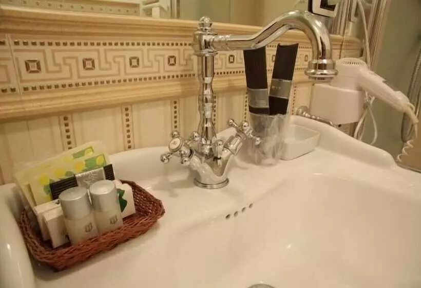 هتل Domus Real Cardello