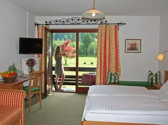 בית מלון כפרי Garni Pension Zur Wacht