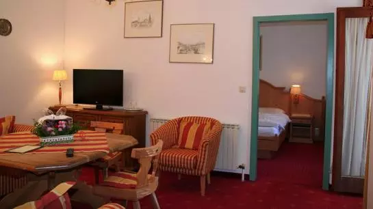 בית מלון כפרי Garni Pension Zur Wacht