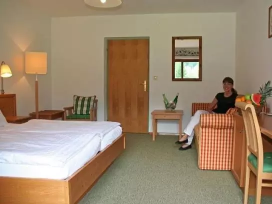 בית מלון כפרי Garni Pension Zur Wacht