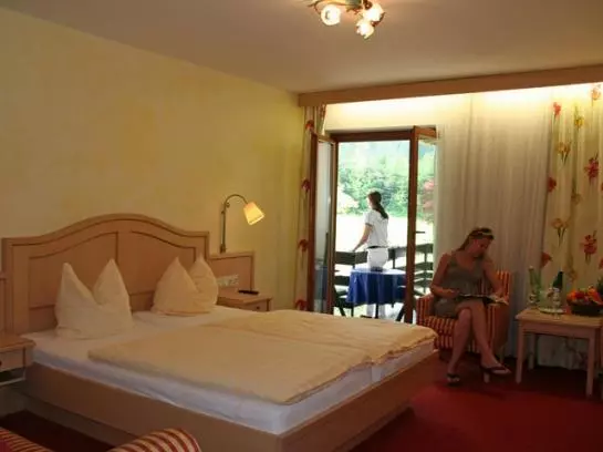 בית מלון כפרי Garni Pension Zur Wacht