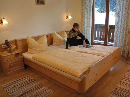 בית מלון כפרי Garni Pension Zur Wacht