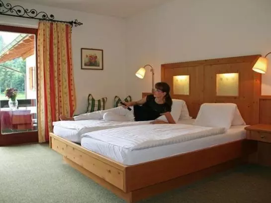 בית מלון כפרי Garni Pension Zur Wacht