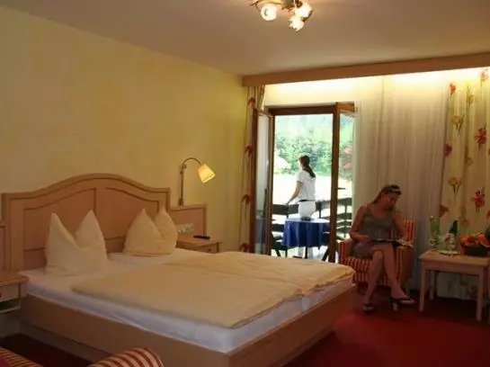 בית מלון כפרי Garni Pension Zur Wacht