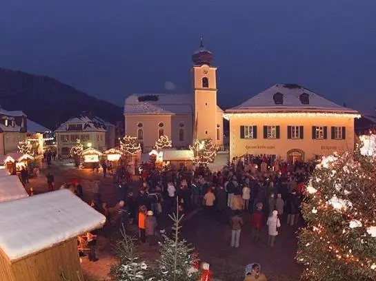 בית מלון כפרי Garni Pension Zur Wacht