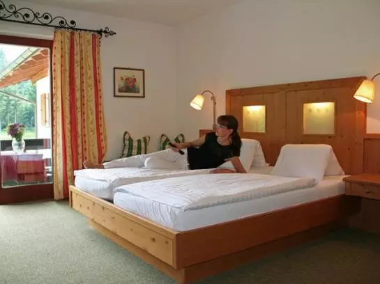 בית מלון כפרי Garni Pension Zur Wacht