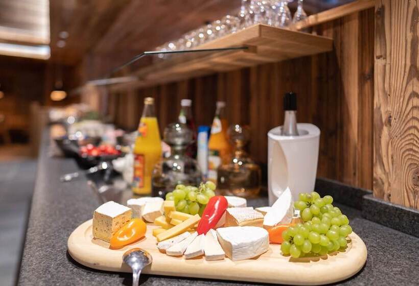 Hotel Adler  Paulas Alb