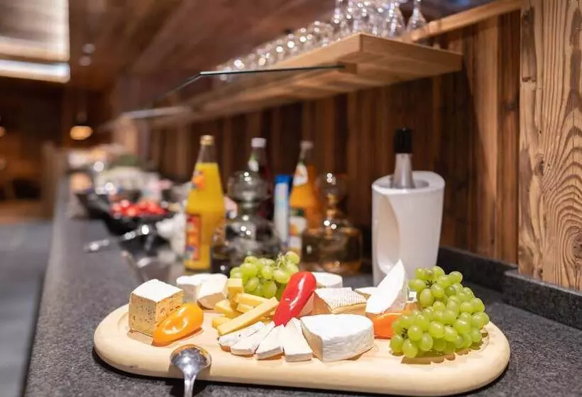 호텔 Adler  Paulas Alb