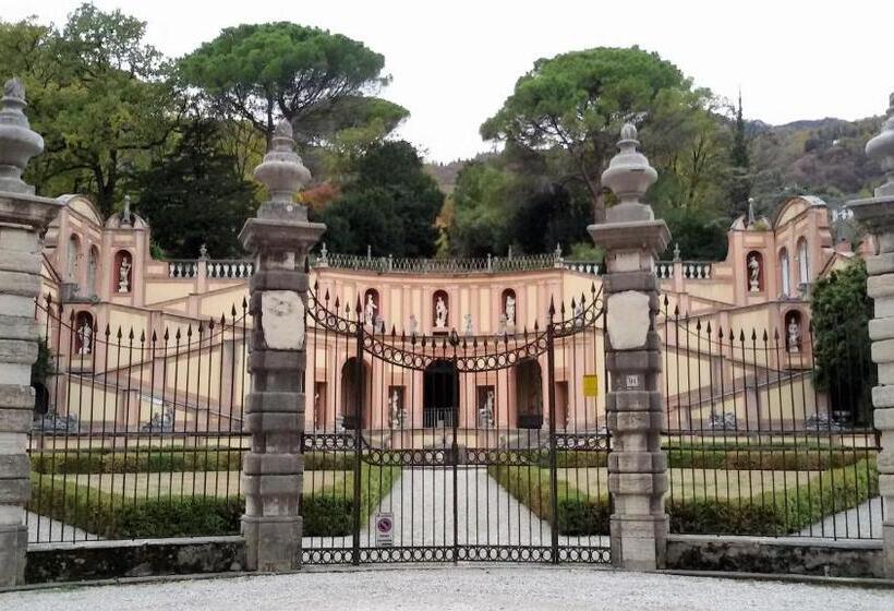 فندق Garnì Bartabel