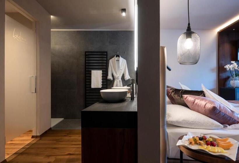 فندق Ladinia Dolomites View