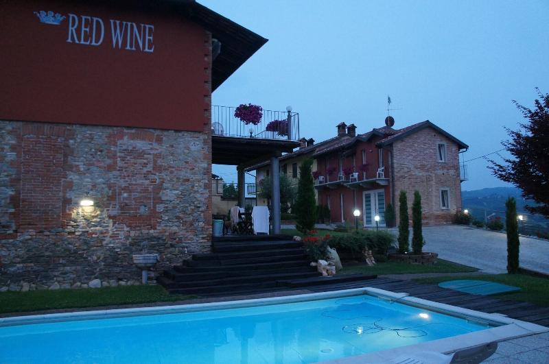 בית מלון כפרי Red Wine Camere