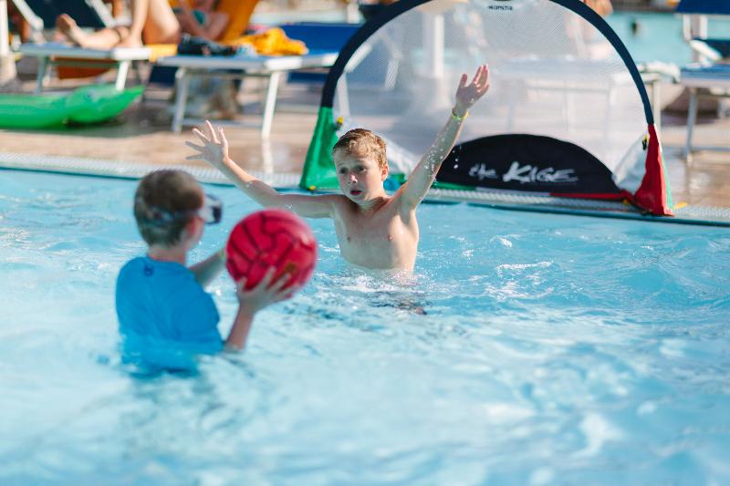 فندق Torre Del Porticciolo Camping  Village  Gampling