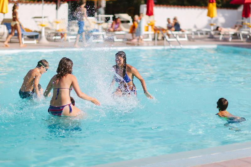 فندق Torre Del Porticciolo Camping  Village  Gampling