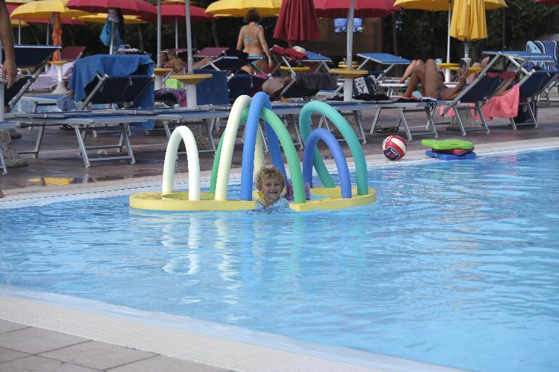 فندق Torre Del Porticciolo Camping  Village  Gampling