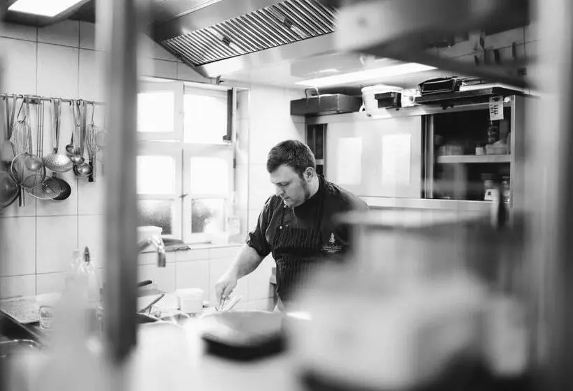 ホテル Zirbelstube