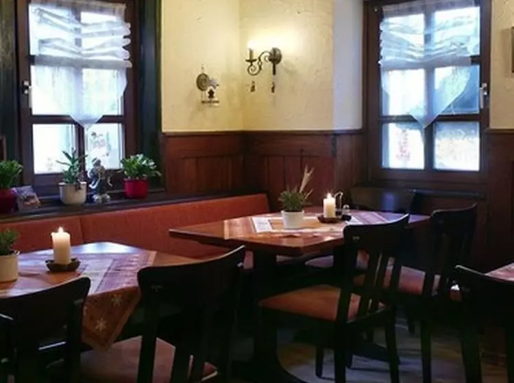 بنسيون Adler Gaststube Hotel Biergarten