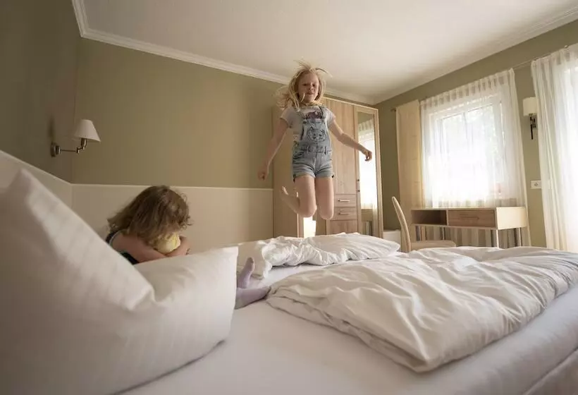 تختخواب و صبحانه Pension Marlis