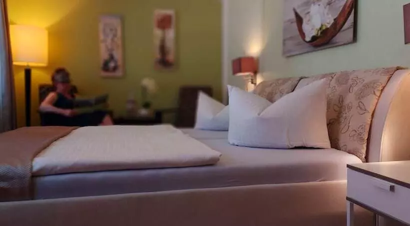 تختخواب و صبحانه Pension Marlis