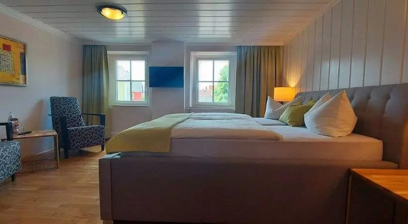 تختخواب و صبحانه Pension Marlis