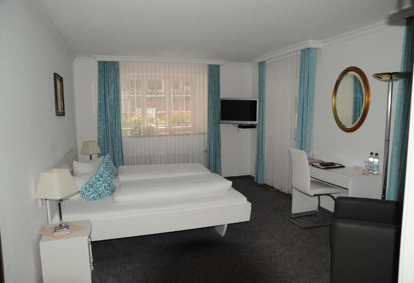 هتل Adler Weil Am Rhein