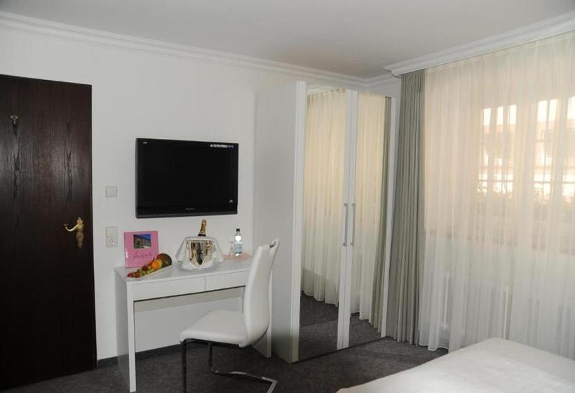 هتل Adler Weil Am Rhein