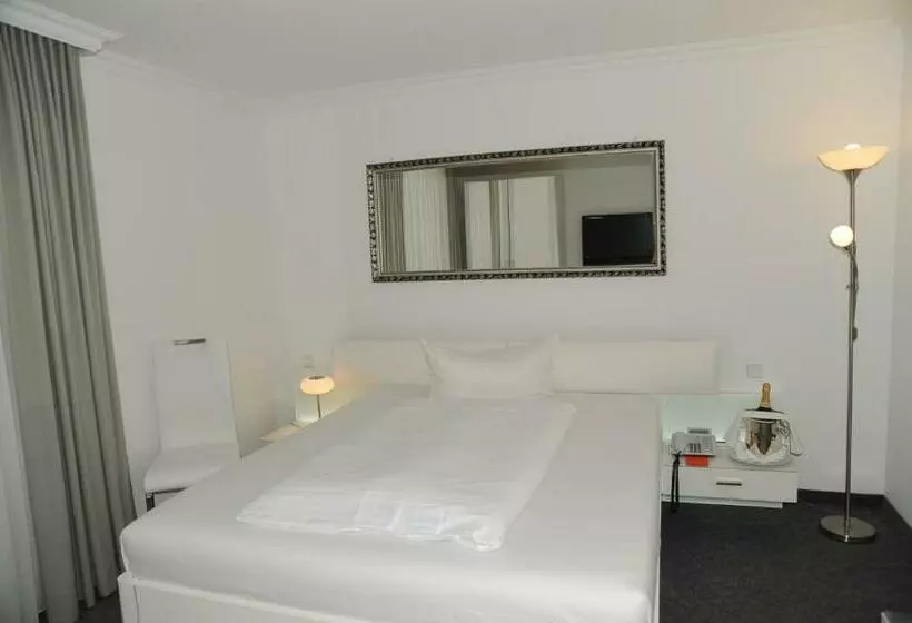 هتل Adler   Weil Am Rhein