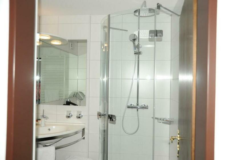 هتل Adler Weil Am Rhein