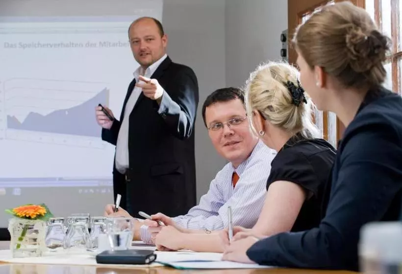 Отель Am Stadtpark