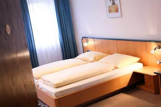 ホテル Barfuesser