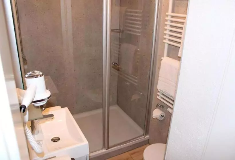 Отель Bayerische Gastwirtschaft Dimpfl Stadl