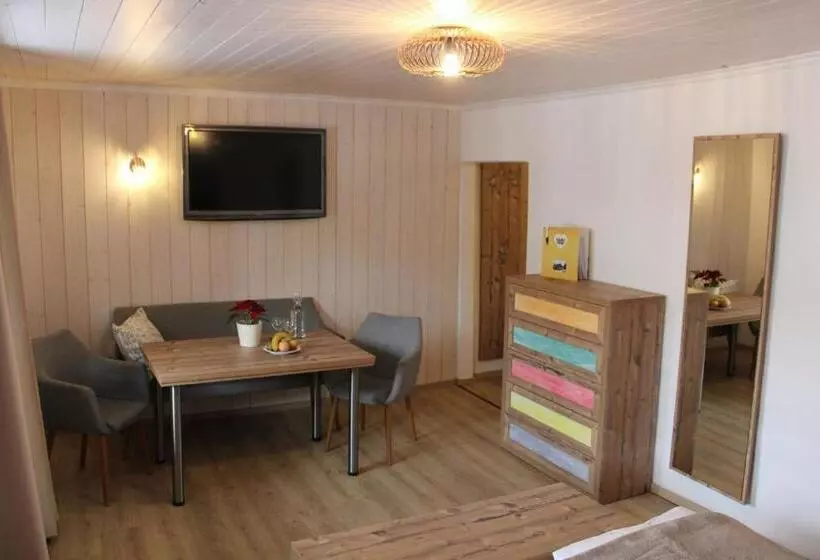 Отель Bayerische Gastwirtschaft Dimpfl Stadl