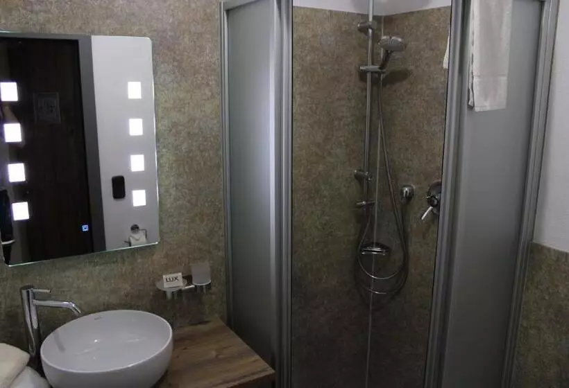 Отель Bayerische Gastwirtschaft Dimpfl Stadl