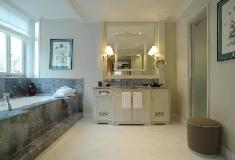 Отель Detmolder Hof