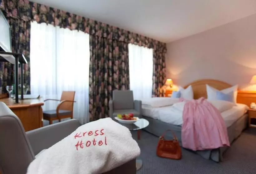 ホテル Kress