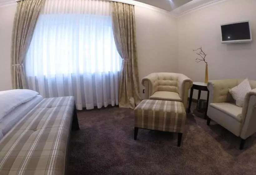 ホテル Menge An Der Schlacht