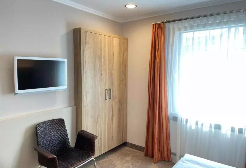 ホテル Menge An Der Schlacht