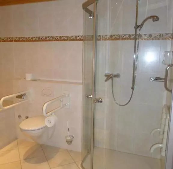 هتل Schwarzwald Gasthof Rößle