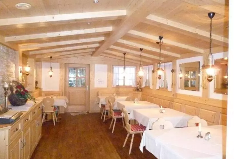 هتل Schwarzwald Gasthof Rößle