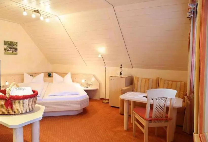 هتل Schwarzwald Gasthof Rößle