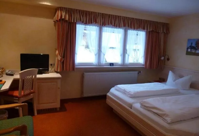 هتل Schwarzwald Gasthof Rößle