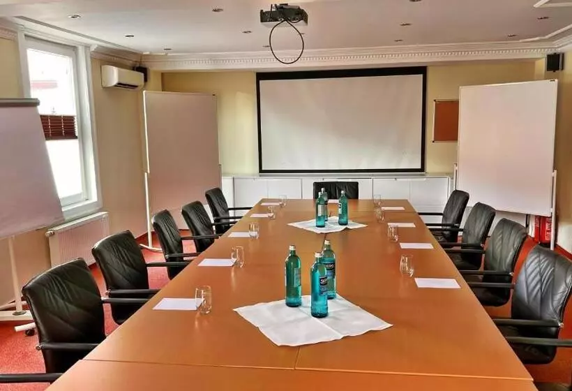 בית מלון כפרי Zu Den Drei Kronen