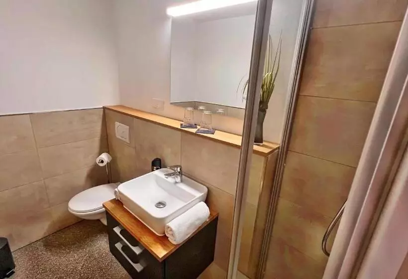 בית מלון כפרי Zu Den Drei Kronen