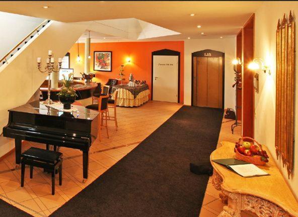 Отель Adler Garni